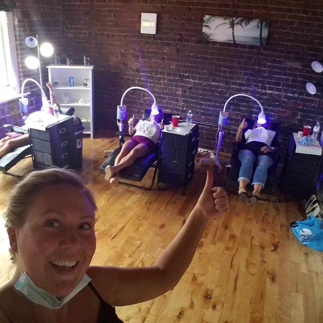 Whitening LED in session, Hannah at the chair